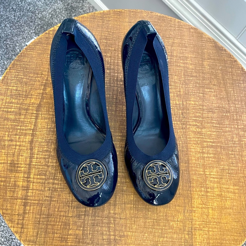 Classic navy blue patent leather Tory Birch heals.